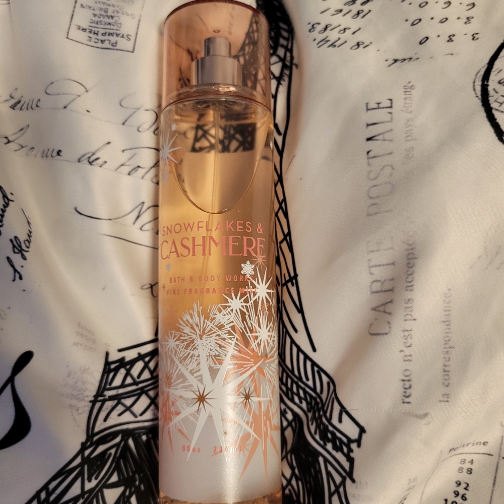 Snowflakes and Cashmere Bath and Body Works Perfume
